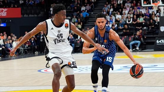 Anadolu Efes, Virtus Bologna'y� farkl� ge�ti