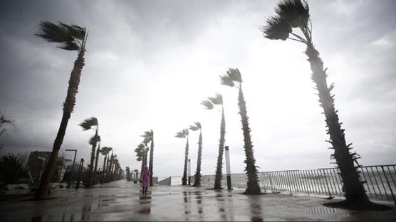 Antalya'da f�rt�na alarm�: 5 il�ede e�itime 1 g�n ara