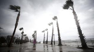 Antalya'da f�rt�na alarm�: 5 il�ede e�itime 1 g�n ara