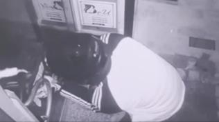 Bak�rk�y'de panik: �� merkezinin kap�s�na el bombas� bantlad�lar