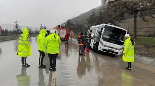 Cezaevi nakil arac� devrildi: �ok say�da yaral� var