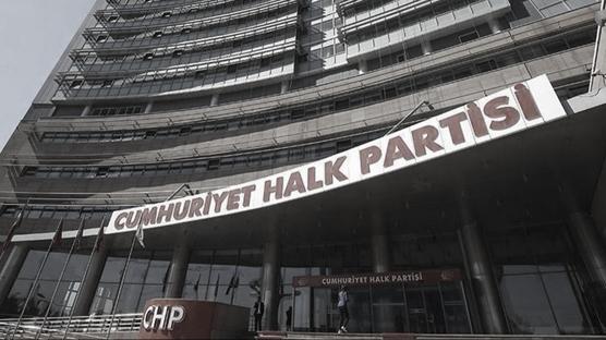CHP, millete hizmete yine duvar �rd�
