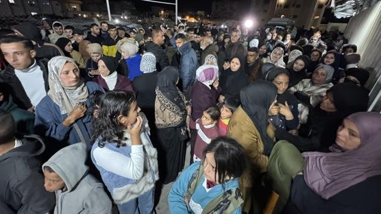 Filistin K�z�lay�: �srail'in k�s�tlamalar� alt�nda Refah S�n�r Kap�s�'ndan 47 ki�i M�s�r'a ge�ti