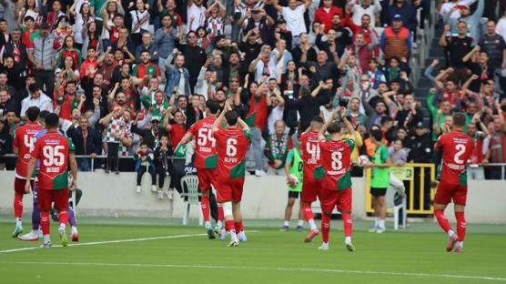 Kar��yaka, evinde bir ba�ka