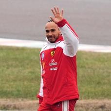 Lewis Hamilton yeni kurallara tepki g�sterdi