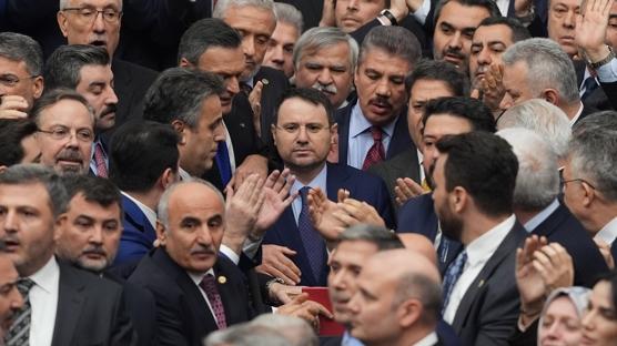 CHP'nin TBMM'deki provokasyonu! Bakan G�rlek: Kuliste herkes el s�k��t�, sonras�nda olaylar ger�ekle�ti