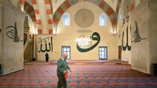 Edirne'deki camiler ramazana haz�r: G�l suyuyla temizlendiler