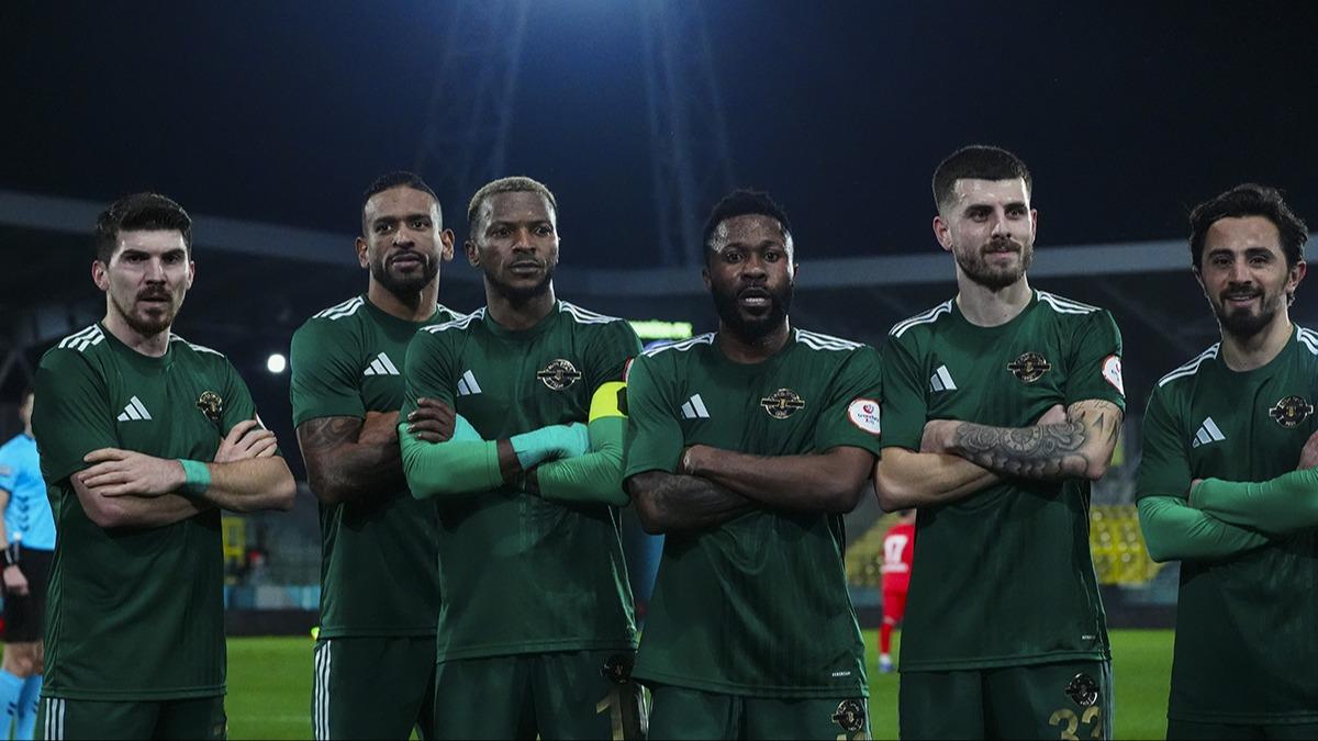 Esenler Erokspor sahas�nda kazand�