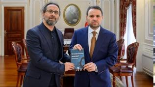 Star Gazetesi Yazar� K�se, Bakan G�rlek'i makam�nda ziyaret etti