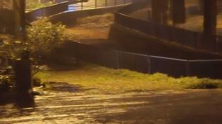 Yeni Fo�a'y� su bast�, ara�lar i�inde kald�