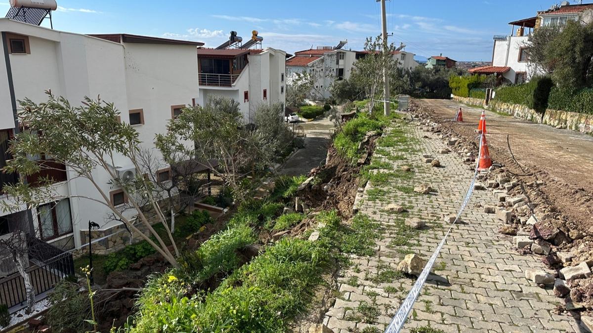 �anakkale'de panik anlar�: Site duvar� ��kt�