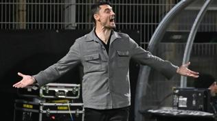 Frankfurt'tan 7 ma� sonra zafer! Riera ile ilk galibiyet