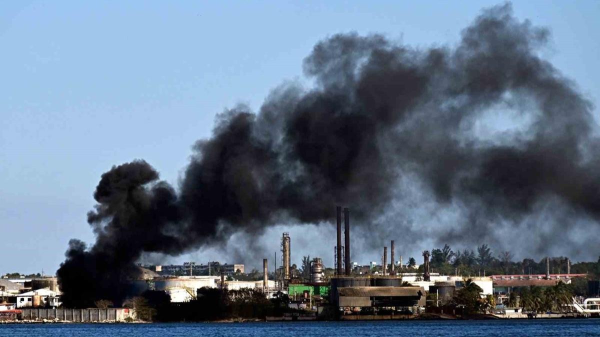 Küba'daki petrol rafinerisinde yangın