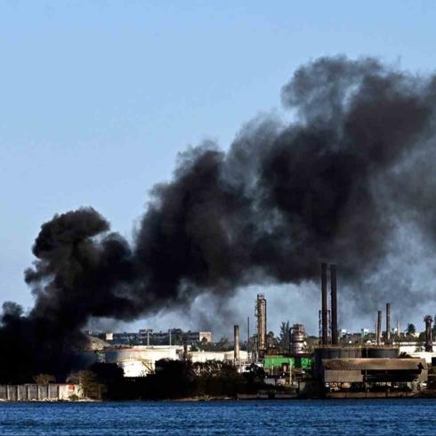 K�ba'daki petrol rafinerisinde yang�n