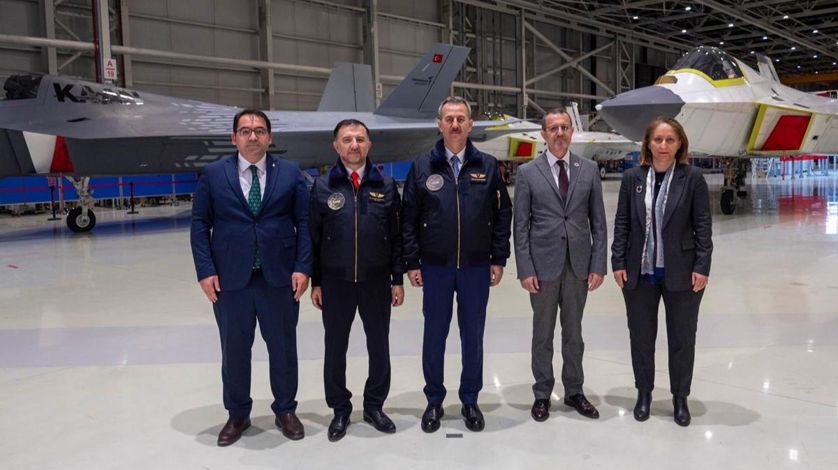 Savunma sanayiinde tarihi foto�raf! 3 KAAN yan yana