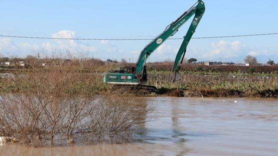 Yo�un ya��� 18 ili vurdu: Devlet t�m imkanlar�yla sahada