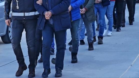 8 ilde e� zamanl� sahte ikamet operasyonu: 51 ��pheli yakaland�