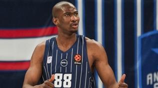 Anadolu Efes, Kai Jones'un s�zle�mesini uzatt�