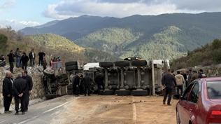 Antalya'da iki otomobil ile t�r �arp��t�: �l� ve yaral�lar var