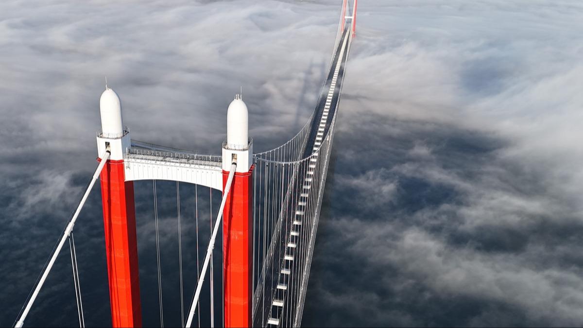 �anakkale Bo�az� trafi�e kapand�, feribot seferleri durdu