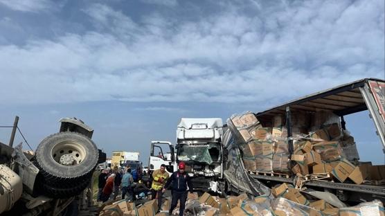 Manisa'da zincirleme kaza... 4 ki�i yaraland�