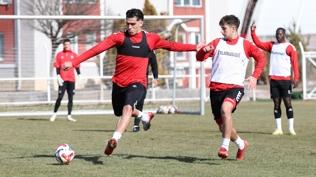 Sivasspor, Adana Demirspor mesaisine ba�lad�