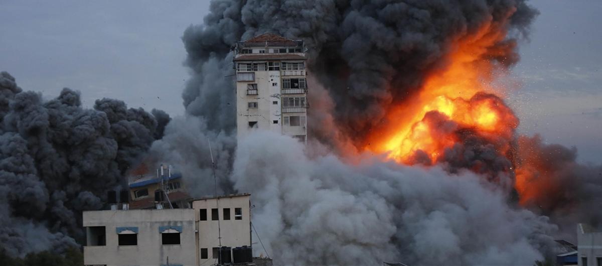 Soyk�r�mc� �srail Gazze'de katliam�n� s�rd�r�yor! Sivillerin topland��� alana bomba ya�d�rd�lar