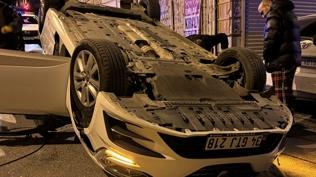 Yoku� a�a�� inen otomobil park halindeki 3 araca �arp�p takla att�