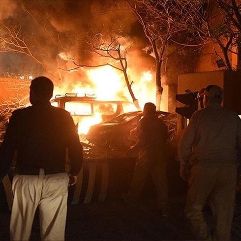 Pakistan'da g�venlik g��lerine bombal� sald�r�: 10 can kayb�