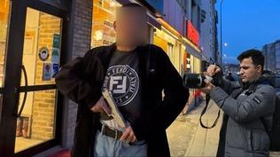 Silah çekti, nefesler tutuldu! Genç fotoğrafçı ölüm korkusu yaşadı