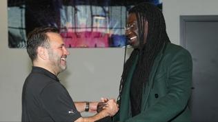 Gomis'ten dev ma� �ncesi Galatasaray'a moral ziyareti
