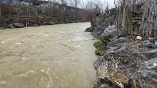 Isparta'da ya�l� adam�n cesedi dere yata��nda bulundu