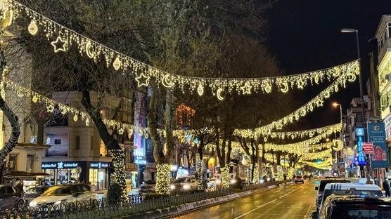 �stanbul Ramazan'a haz�rlan�yor... Fatih ���klarla s�slendi