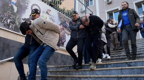 �stanbul'da otoparktaki ara�lardan 30 milyon dolar �al�nd��� iddias�na ili�kin 11 zanl� adliyede