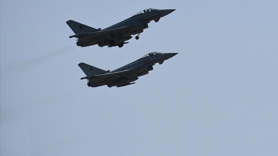 4 adet F-16 savaş uçağı yola çıktı