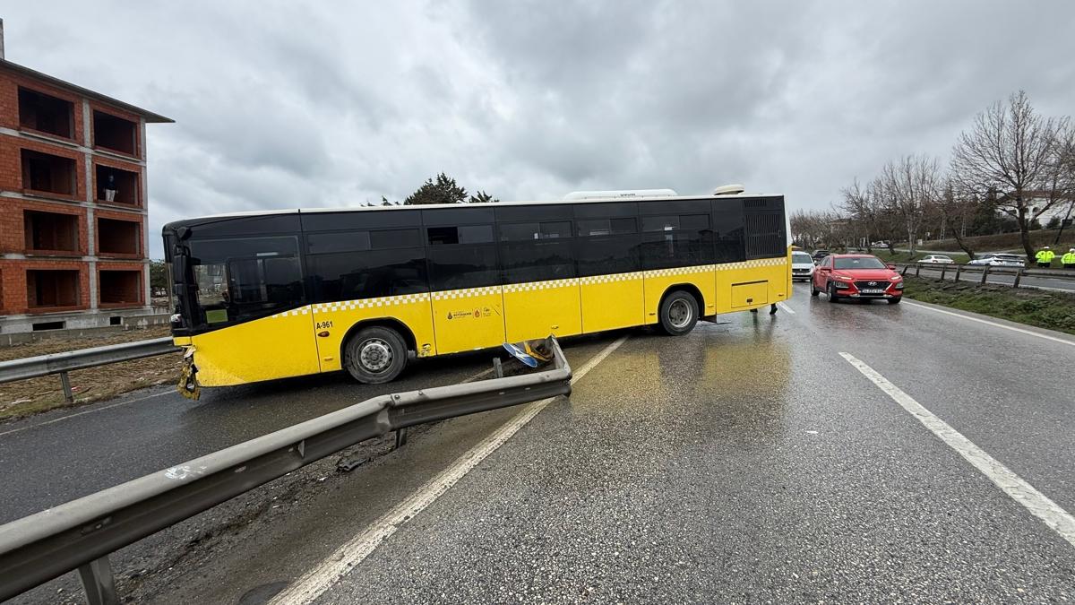 B�y�k�ekmece'de �ETT facias�: Yoldan ��k�p bariyere �arpt�