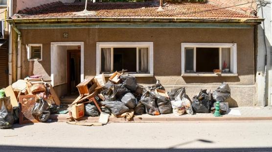 Çorum'da çöp ev vakası: 4 kamyon atık çıktı