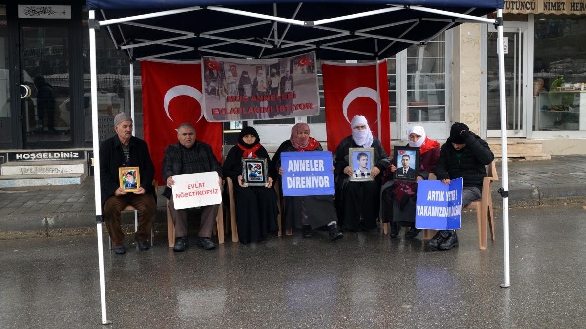 DEM Parti �n�nde evlat n�beti: Sesimi duyuyorsan gel teslim ol