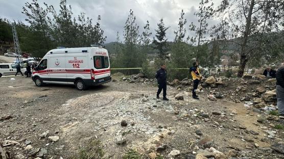 Eski e� �l�m sa�t�! Olay yerinde hayatlar�n� kaybettiler