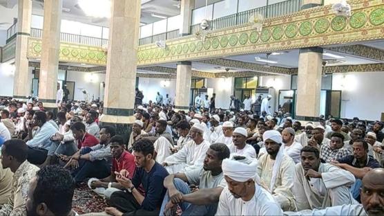 HDK'den kurtar�lan Hartum'da  2 y�l�n ard�ndan ilk teravih