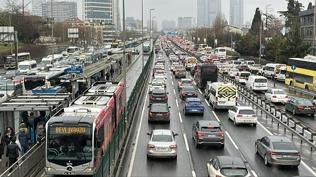 �stanbul'da trafik �ilesi! Ara�lar g��l�kle ilerledi