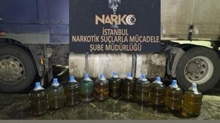 �stanbul'da zehir tacirlerine a��r darbe: Litrelerce uyu�turucu ele ge�irildi