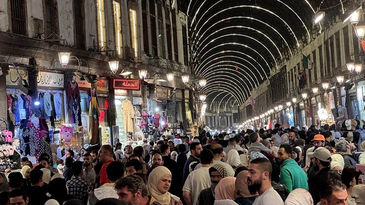 Suriyeliler ramazanı umutla karşılıyor: Şara'nın halkın yanında olduğunu görüyoruz