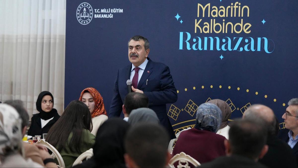 Bakan Tekin, '�ehit ve Gazi Aileleri ile �ftar Program�'nda konu�tu: G��l� bir devlet gelene�ine sahibiz