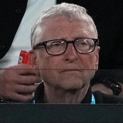 Epstein g�lgesi b�y�yor: Bill Gates zirve konu�mas�n� iptal etti