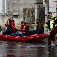 Fransa'da Pedro F�rt�nas� alarm�: On binlerce hane elektriksiz kald�