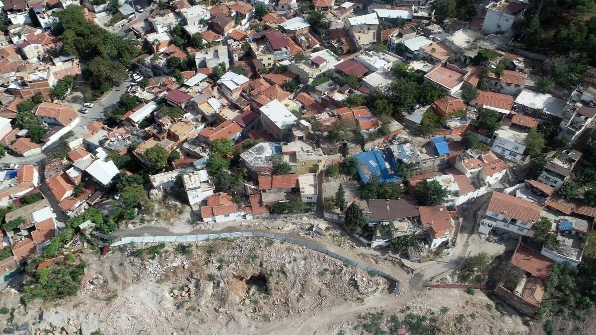 Heyelan riski il�eyi aya�a kald�rd�: 10 ev tahliye edildi