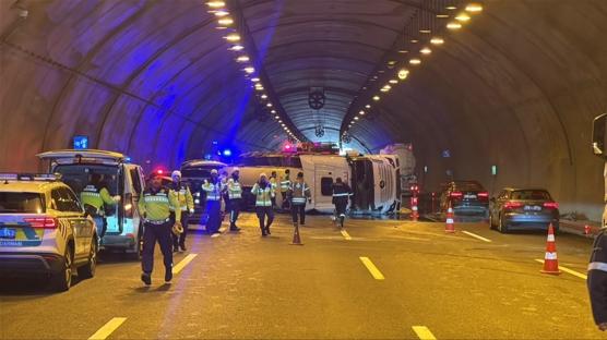 �stanbul �atalca t�nelinde tanker devrildi: Trafik yo�unlu�u olu�tu