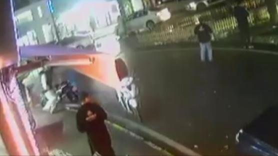 Market d�n��� feci �l�m! Ya�l� kad�n minib�s�n alt�nda kald�