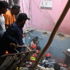 Pakistan'da �� katl� binada patlama! 16 ki�i hayat�n� kaybetti